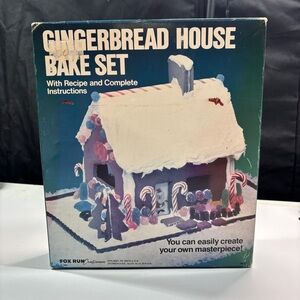 Fox Run Craftsmen Gingerbread House Bake Set